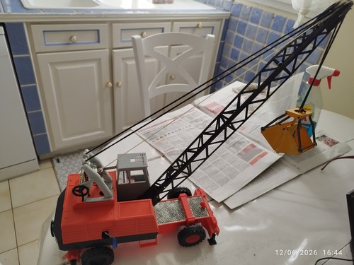 Grue benne preneuse joustra - preneuse,